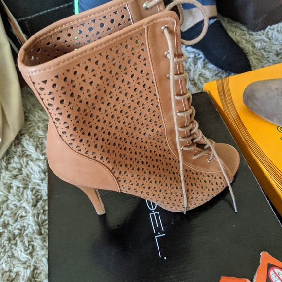 Shoes - Picture 3 of 3